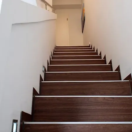Modern Worker - 3 Bedrooms - 7 Single Beds アパート *
