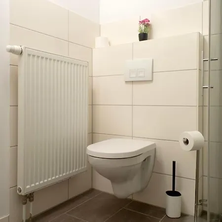 Modern Worker - 3 Bedrooms - 7 Single Beds *
