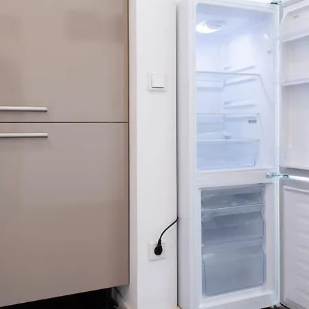 Modern Worker - 3 Bedrooms - 7 Single Beds