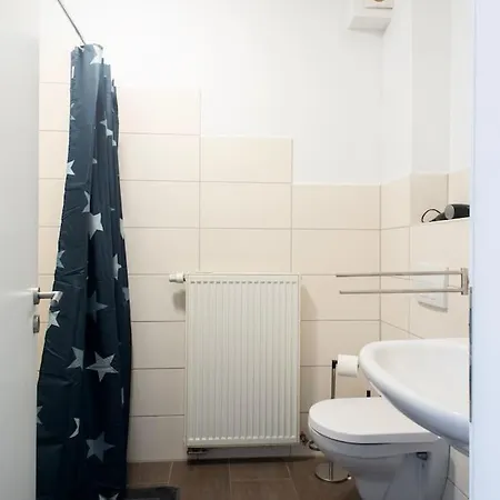 Modern Worker - 3 Bedrooms - 7 Single Beds * グローナウ