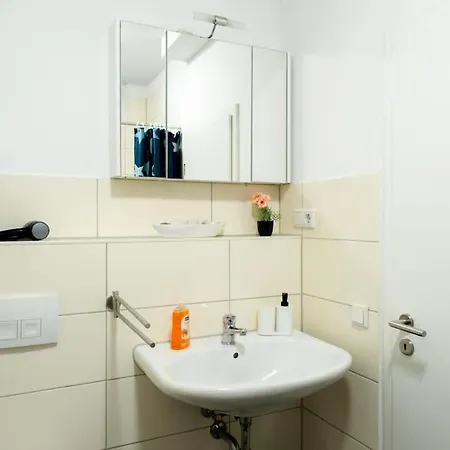 Modern Worker - 3 Bedrooms - 7 Single Beds アパート *