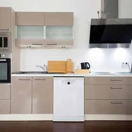 Modern Worker - 3 Bedrooms - 7 Single Beds *