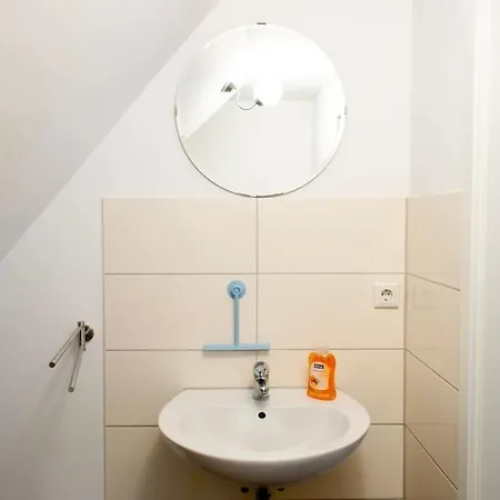 Modern Worker - 3 Bedrooms - 7 Single Beds * グローナウ