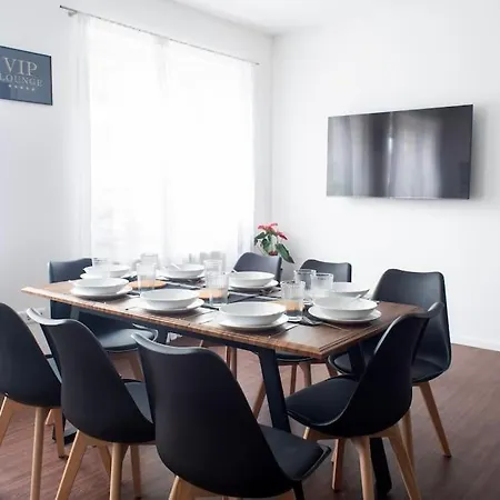 Modern Worker - 3 Bedrooms - 7 Single Beds *