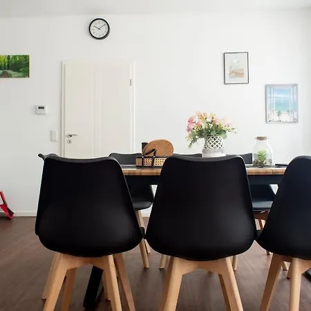 Modern Worker - 3 Bedrooms - 7 Single Beds * グローナウ