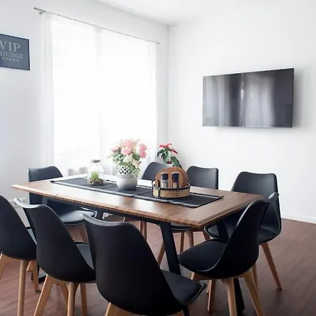 Modern Worker - 3 Bedrooms - 7 Single Beds アパート