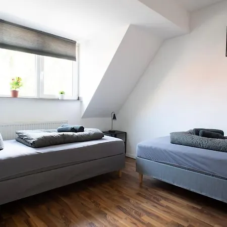 Modern Worker - 3 Bedrooms - 7 Single Beds アパート *