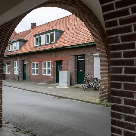 Modern Worker - 3 Bedrooms - 7 Single Beds アパート