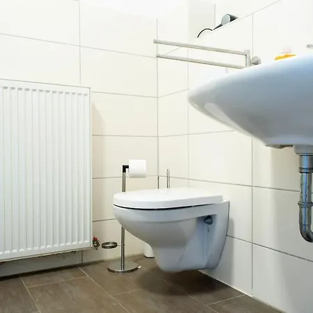 Modern Worker - 3 Bedrooms - 7 Single Beds *