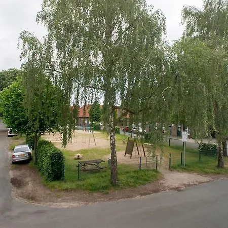 Modern Worker - 3 Bedrooms - 7 Single Beds *
